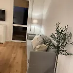 Est Apartament *