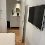Est Apartament *