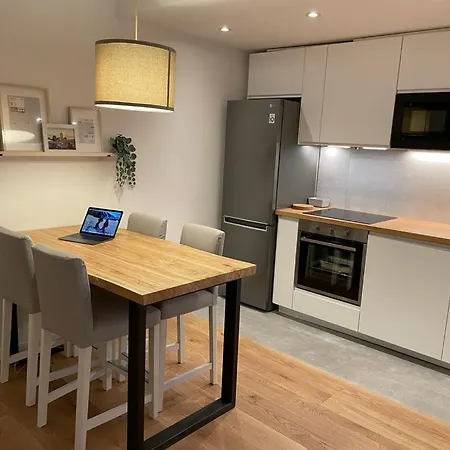 Est Apartment